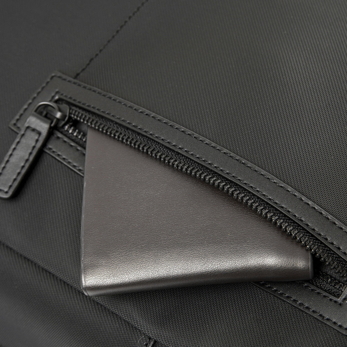 AMSTERDAM CARBON BACKPACK 20L by VENQUE